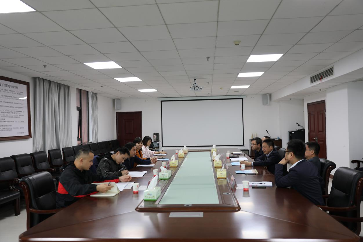 市委宣传部副部长喻华军一行到8868·体育调研