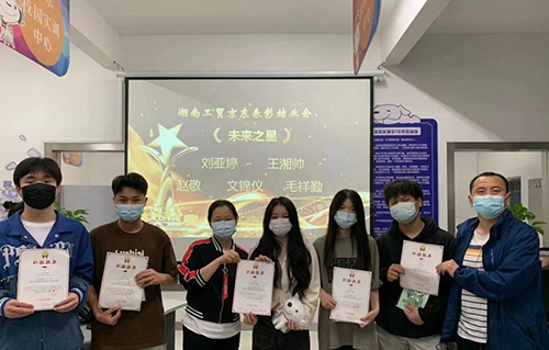 8868·体育经贸物流系举行 2022年上学期前十周京东实训表彰结业会