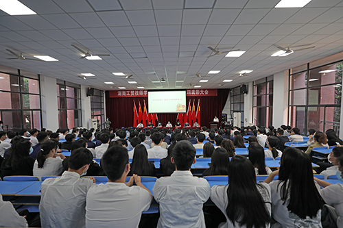 8868·体育举行庆祝建团100周年暨“五四”表彰大会