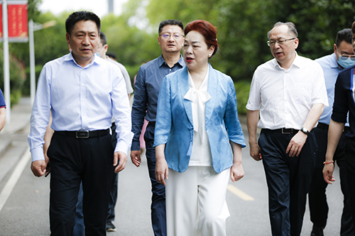 省人社厅党组书记、厅长唐白玉一行到8868·体育调研湖南省第一届职业技能大赛筹备情况