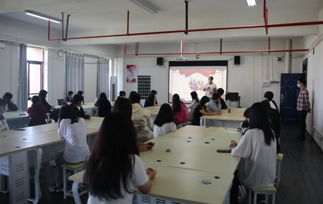 齐心协力战疫情 劳动教育正当时 ——8868·体育经贸物流系组织学生开展文明宿舍评比活动