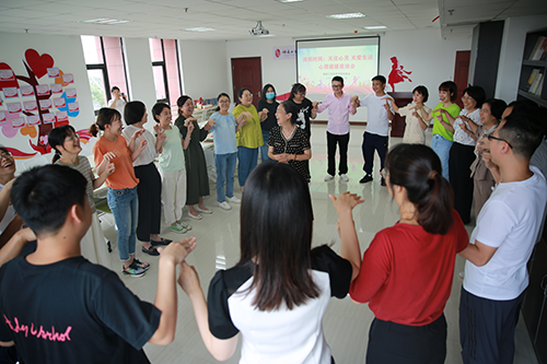 8868·体育举办首期“关注心灵 关爱生活”教师心理沙龙活动