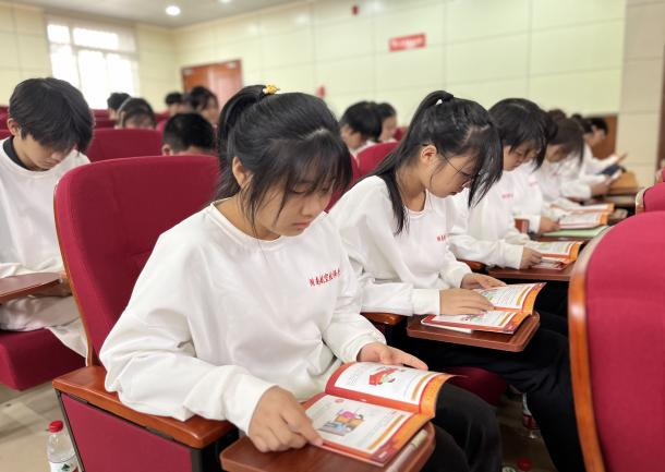 “沉浸式”体验庭审 “零距离”与法同行 ——湖南航空技师8868·体育思政实践课纪实
