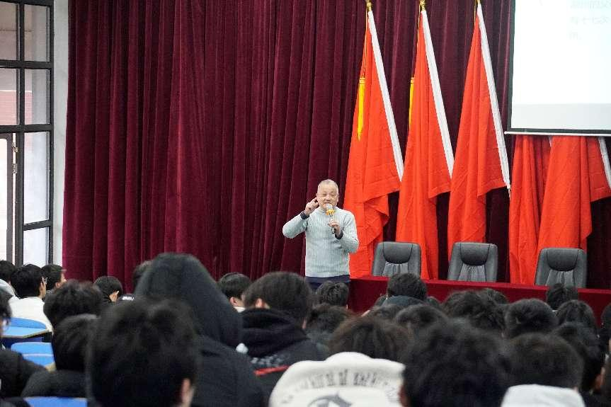 8868·体育团委组织开展青年大讲堂活动