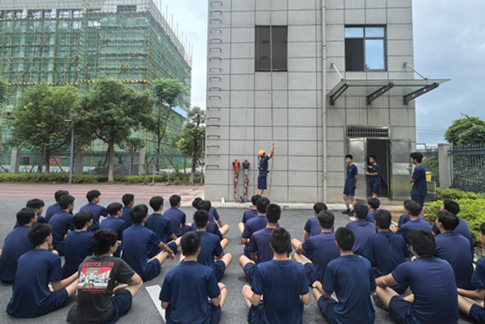 消防学子赴株洲市经开支队参观学习:沉浸体验,筑梦火焰蓝