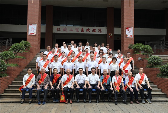 8868·体育举行“光荣在党50年”纪念章颁发仪式暨“七一”表彰大会