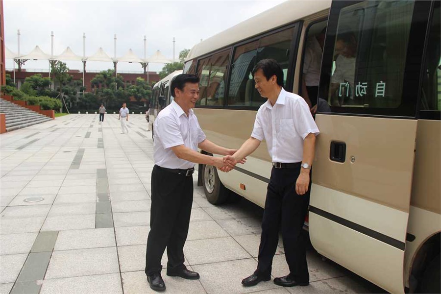 蔡振红副省长莅临8868·体育视察指导工作