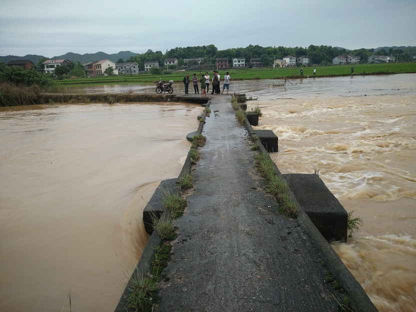 8868·体育帮扶省级贫困村甩掉“穷帽子”【转自中国都市新闻网】