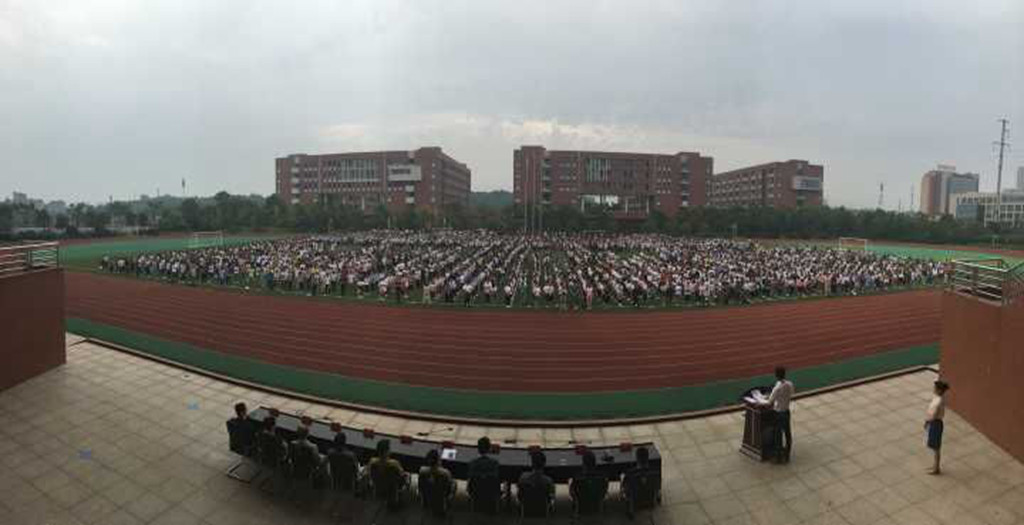 8868·体育举行2016年秋季新学期开学典礼暨升国旗仪式