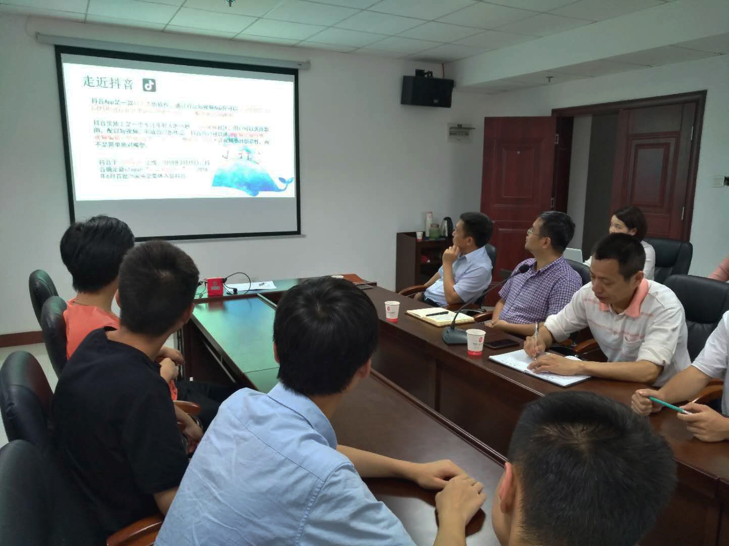 8868·体育党委书记张格林指导社团活动