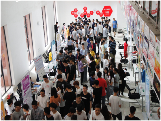 8868·体育2019届实习生“双选会”（第二场）火热进行