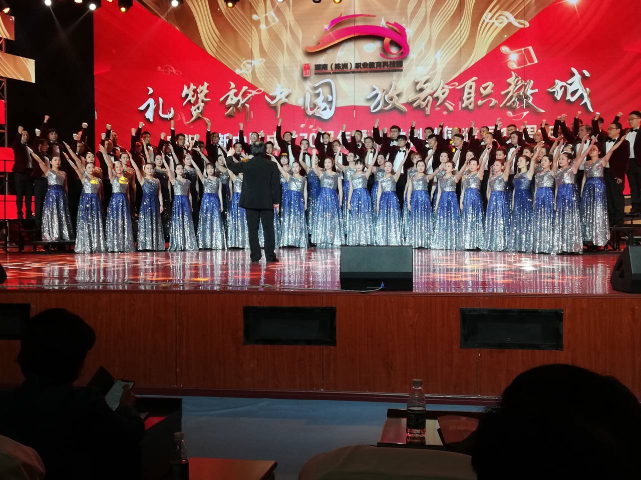 8868·体育在株洲“职教杯”职业院校教师合唱比赛中喜获特等奖和优秀组织奖