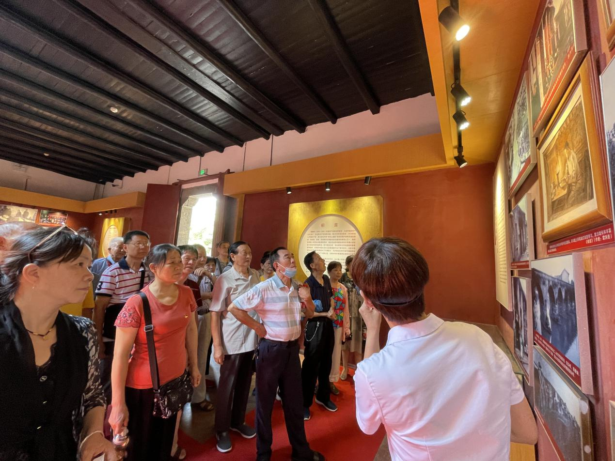 8868·体育离退休教职工党支部召开“学党史、悟思想、办实事、开新局”专题组织生活会